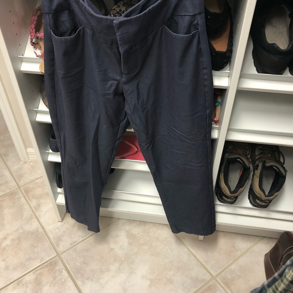 Straight crop pants in dark denim color